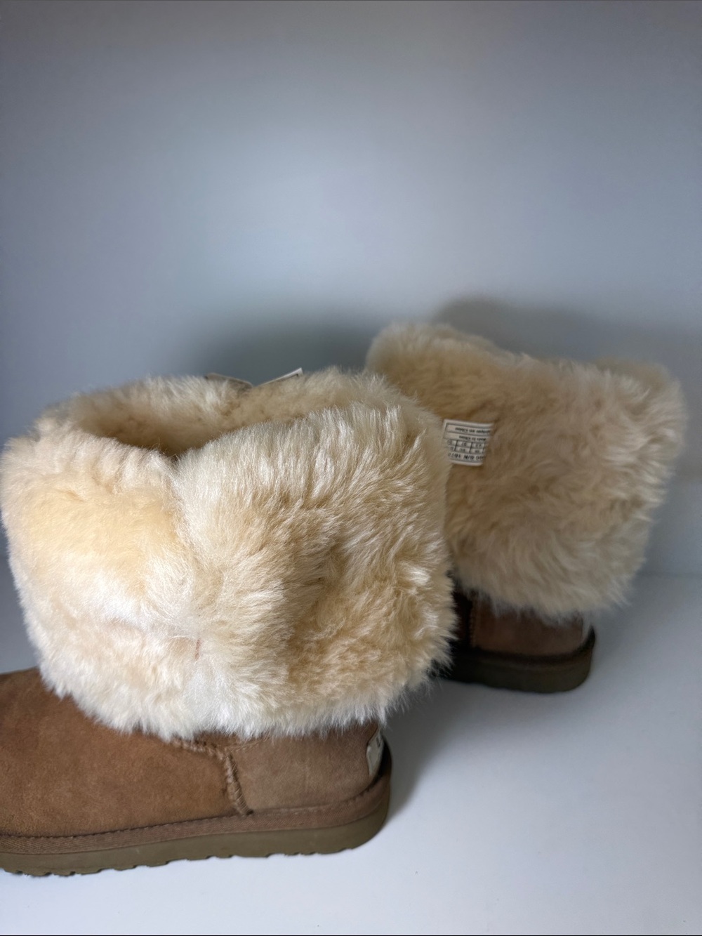UGG Australia Bailey Button Triplet Chestnut Suede Boots - Size 6 - Picture 7 of 9